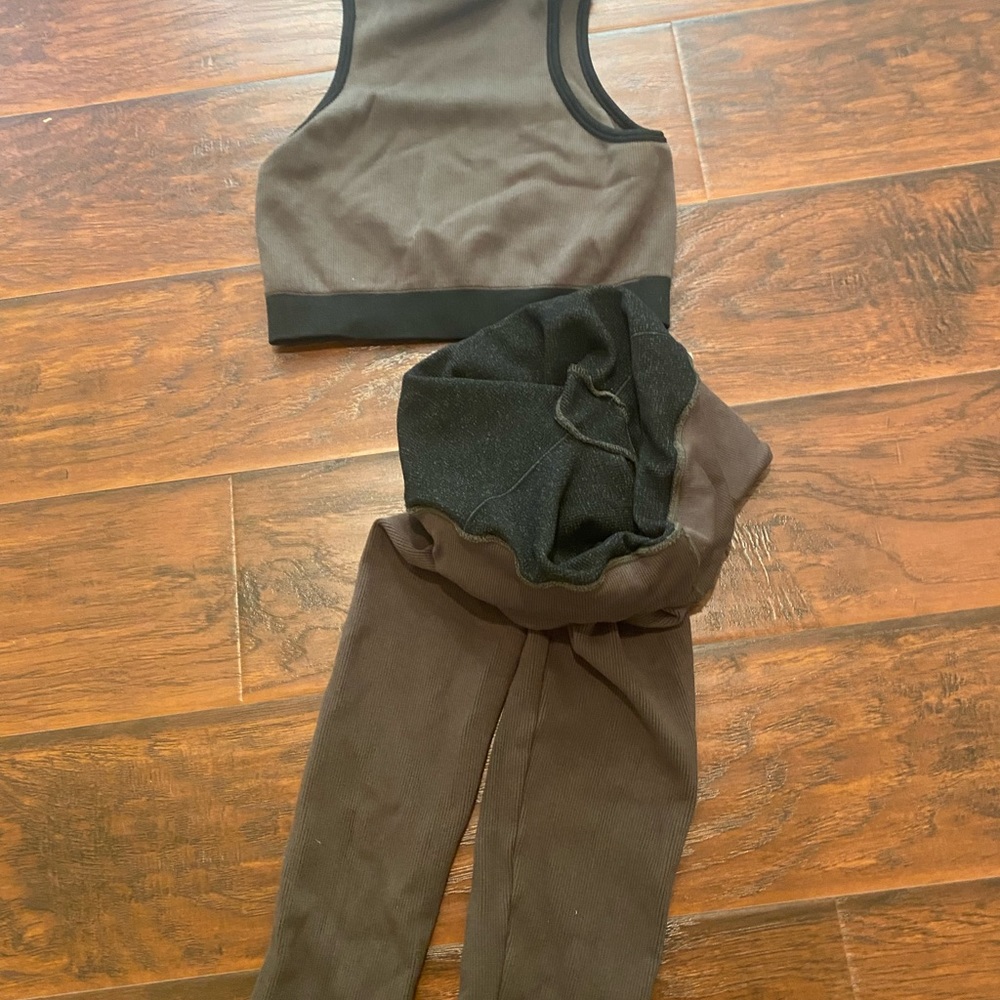Fabletics workout outfit - Picture 2 of 4